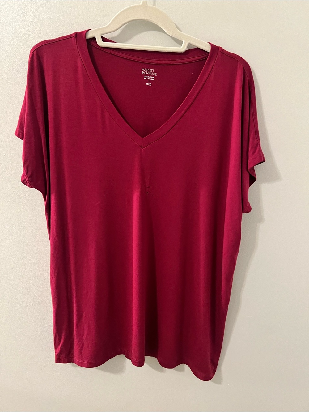 Market & Spruce Short Sleeve V-Neck Tee in Berry Red